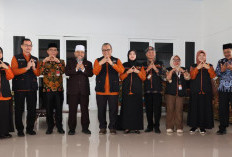 Luncurkan Petugas Sensus Ekonomi 2026, Gubernur Helmi Hasan Jadi Responden Perdana 