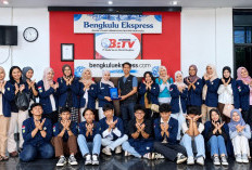 Puluhan Mahasiswa Ilmu Komunikasi UNIB Kunjungi Graha Pena Bengkulu Express, Pelajari Produksi Siaran BETV