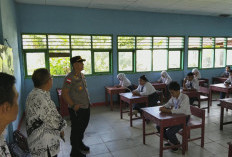Sambangi SMPN 017 Bengkulu Utara, Kapolsek Enggano Beri Motivasi Siswa yang Tengah Ujian