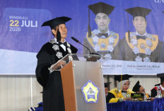 Orasi Ilmiah Guru Besar Universitas Bengkulu Bahas Politisasi Bansos dan Masa Depan Demokrasi