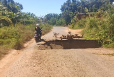 Anggaran Rp250 Juta Hanya di Atas Kertas, Jalan Pasar Sembayat 4 Bulan Dibiarkan Ambles