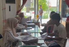Dukcapil Seluma Jemput Bola ke 14 Kecamatan, Awali Perekaman e-KTP di Sukaraja