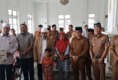 Hadir Bantu Korban Kebakaran, Gubernur Helmi Hasan Pastikan Warga Pengantungan Bisa Kembali Bangkit