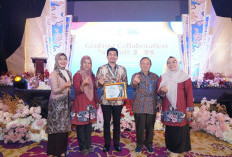 Bupati Bengkulu Utara Terima Penghargaan Genting Award dari Kemendukbangga