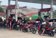 Pompa BBM Rusak, Antrean Kendaraan di SPBU Kutau Bengkulu Selatan Mengular ke Jalan