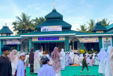 Gema Takbir di Jantung Kota Manna, Ribuan Jemaah Padati Saf Salat Id di Halaman Masjid Rukis