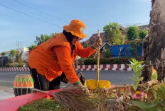 15 Tahun Mengabdi di Jalanan Bengkulu, Fatimah Titip Harapan Kesejahteraan di Momen Hari Buruh