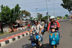 Naik Vespa Klasik, Ayah dan Anak dari Australia Menuju Italia Tiba di Bengkulu
