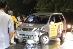 Antar Penumpang, Mobil Ojol Maxim Ringsek Dihantam Vario di Pasir Putih