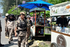 Jelang Festival Tabot 16 Juni, Satpol PP Bersihkan Badan Jalan Pantai Panjang dari Lapak dan Parkir Liar