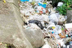 Viral Sampah di Selokan Pasar Ampera, Ini Tanggapan Petugas Kebersihan Pasar