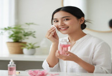 Mau Kulit Glowing dengan Cara Sederhana? Coba Gunakan Air Mawar Sebagai Perawatannya!