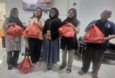 Tradisi Berbagi Ramadan, Bencoolen Mall Salurkan 150 Paket Sembako untuk Warga Sekitar