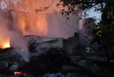 Harta Benda Tak Terselamatkan, Kebakaran Rumah Semi Permanen di Sumber Jaya Sisakan Puing
