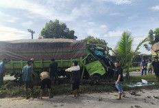 Kecelakaan Subuh Tadi, Truk Batu Bara Naik Median Jalan Soeprapto Dalam Usai Hindari Motor