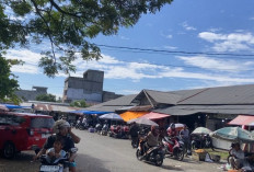 Pasar Ampera Manna Sepi Pembeli, Pedagang Keluhkan Kenaikan Harga Bapok dan Plastik Kemasan