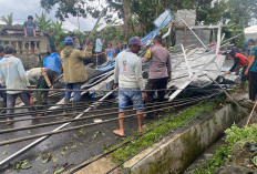 Puting Beliung Terjang Kaki Bukit Kaba, Puluhan Rumah di Sumber Urip Rusak