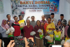 Rayakan Natal, Panitia Natal Oikumene Bengkulu Bagikan 250 Paket Sembako untuk Warga Kampung Melayu