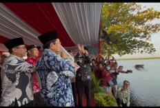 Jaga Ekosistem Alam, Menteri Agama Lepas Ribuan Bibit Ikan dan Burung di Danau Dendam Tak Sudah