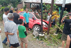 Sopir Diduga Mengantuk, Minibus Masuk Pekarangan Rumah Warga di Taba Penanjung