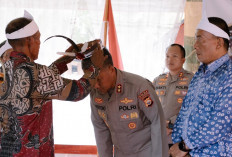 Kapolda Bengkulu Dianugerahi Gelar Adat Raja Nahkona Kaitora di Pulau Terluar Enggano