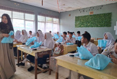 Siswa SMPN 6 Kota Bengkulu Terima Paket MBG untuk Berbuka, Menu Kurma dan Buah Jadi Andalan