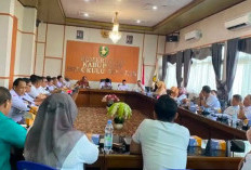 Tidak Punya Bendera Bukan Lagi Alasan, Pemkab BS Bagikan Merah Putih Gratis untuk Warga Sambut HUT RI ke-81