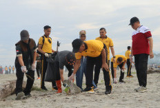 Bersihkan Sisa Libur Lebaran, Ribuan Personel Polda Bengkulu dan TNI Serbu Kawasan Wisata