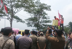 Aksi Demo Utang Pemkab Seluma Berjalan Tertib, Polres Siagakan 1 Peleton Personel