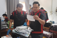 Kejari Mukomuko Geledah Kantor KPU, 5 Boks Barang Bukti Disita Terkait Dugaan Korupsi Dana Hibah Pilkada 2024