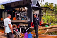 Brimob Polda Bengkulu Salurkan Air Bersih ke Warga Terdampak Bencana di Sumatra Barat