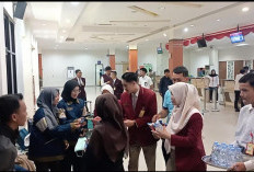 Dampak Erupsi Gunung Anak Krakatau: Bandara Fatmawati Lumpuh Total, Penumpang Diberi Masker dan Makanan