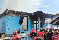 Sofa di Samping Rumah Terbakar, Lansia di Kebun Kenanga Lolos dari Maut saat Rumahnya Jadi Arang