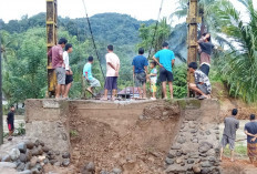 Arus Deras Sungai Air Seluma Hanyutkan Jembatan, Desa Lubuk Resam Terisolasi